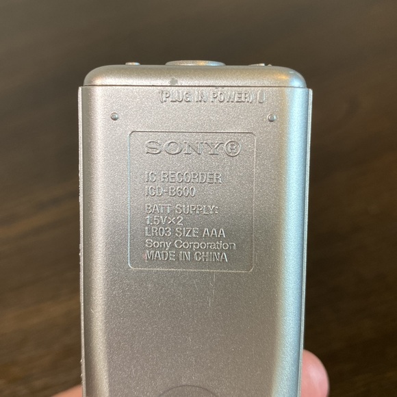 Sony ICD-B600 Digital Multi Track Digital Voice Recorder 300 Hrs Recording Time - Picture 7 of 7